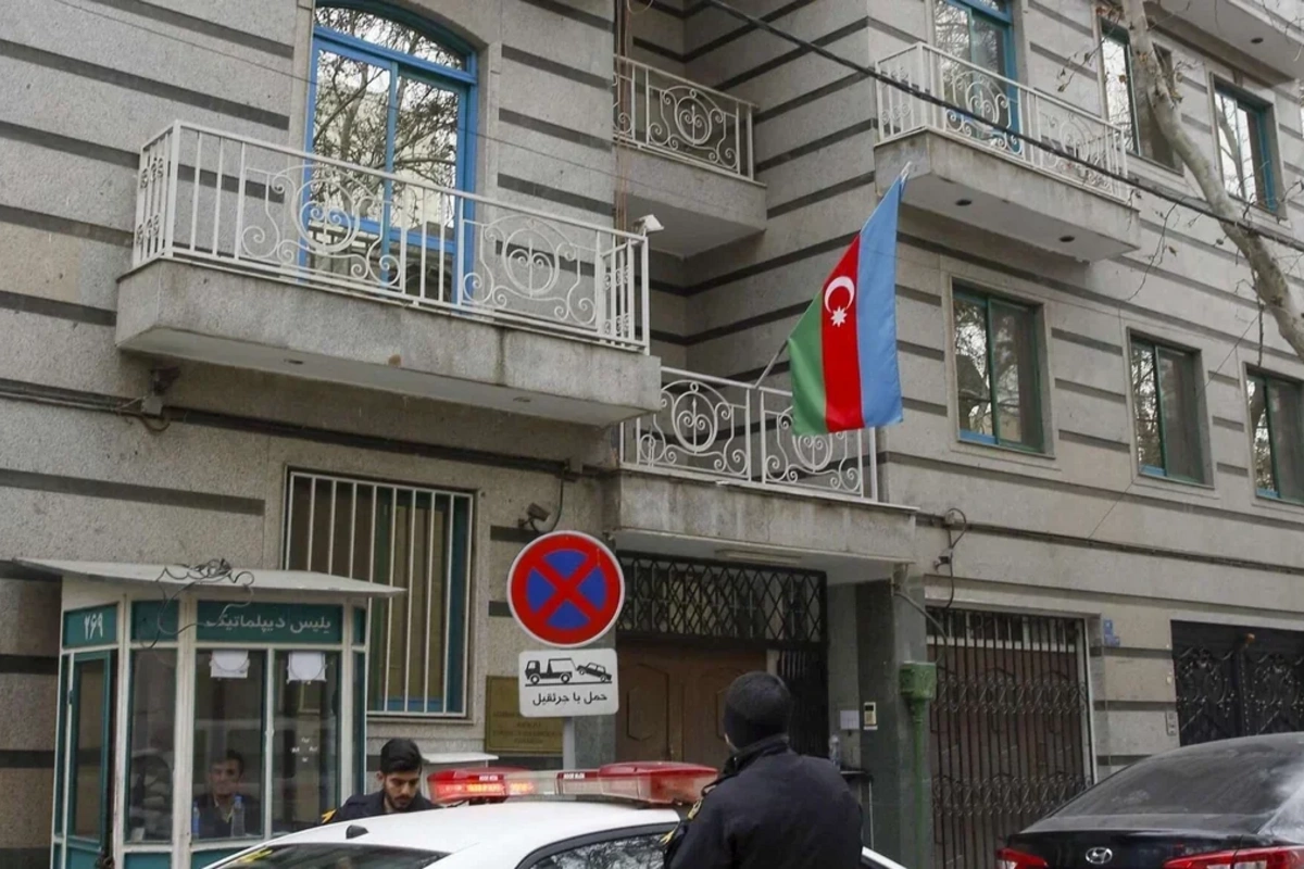 Azərbaycanın İrandakı səfirliyi və konsulluğu müharibə şəraitində işləyən diplomatik korpus kateqoriyasına daxil edilib Azərbaycanın İrandakı səfirliyi və konsulluğu müharibə şəraitində işləyən diplomatik korpus kateqoriyasına daxil edilib