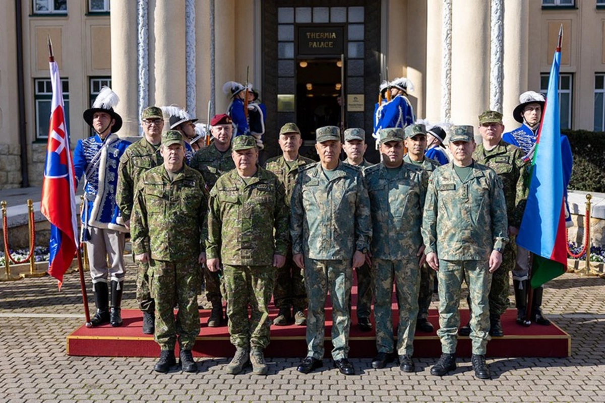 Azərbaycanla Slovakiya arasında hərbi sahələrdə əməkdaşlıq müzakirə edilib