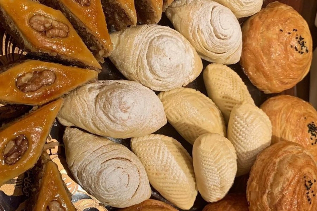 Azərbaycanlı müğənni pandemiyada şirniyyat bişirib satıb