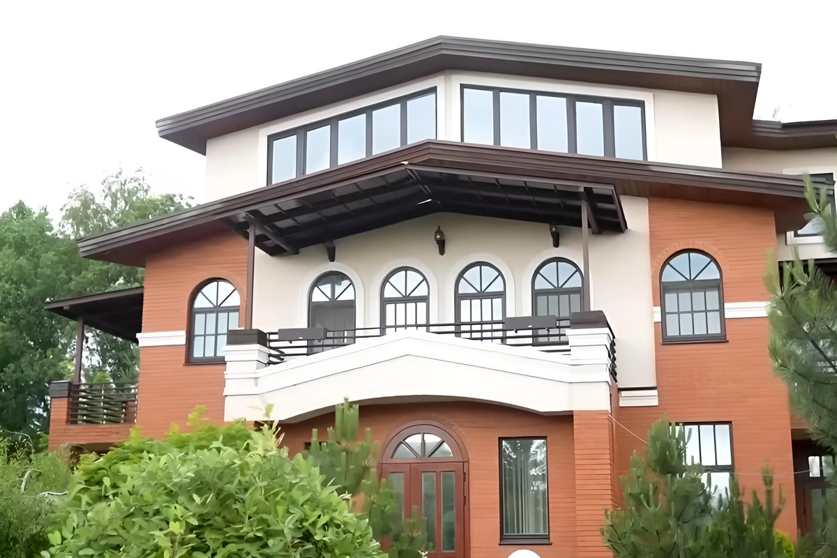 Azərbaycanlı müğənninin bağ evindən 20-30 000 AZN-lik qızılları oğurlandı