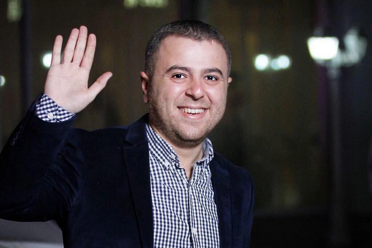 Azərin məzarından foto paylaşdılar Azərin məzarından foto paylaşdılar