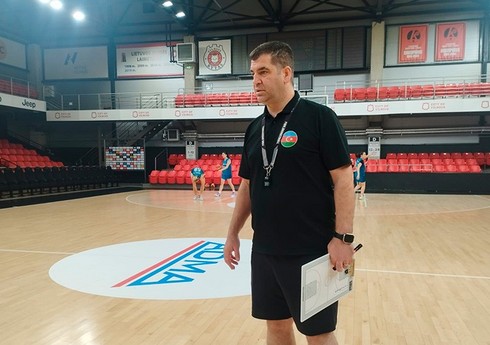 Azərbaycan millisinin baş məşqçisi: 