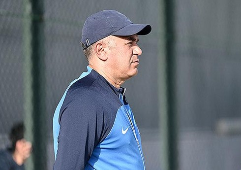 Azərbaycan millisinin baş məşqçisi: 