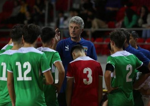 Azərbaycan millisinin baş məşqçisi: 