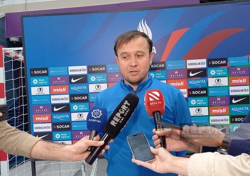 Azərbaycan millisinin baş məşqçisi: 