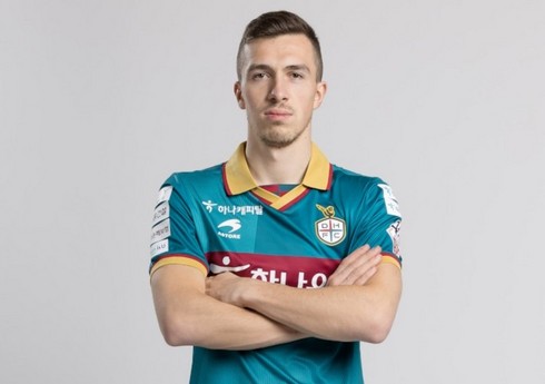 Azərbaycan millisinin futbolçusu 