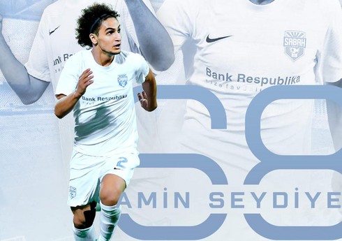 Azərbaycan millisinin futbolçusu 