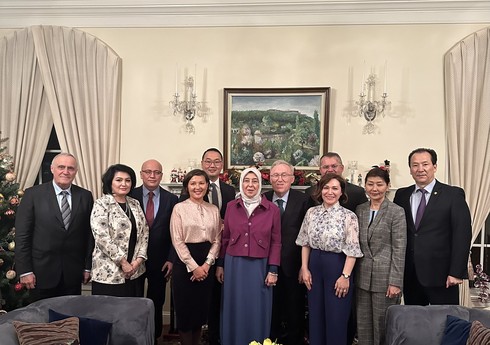 Azərbaycan səfiri ABŞ-dəki türk dövlətlərinin səfirləri ilə görüşüb Azərbaycan səfiri ABŞ-dəki türk dövlətlərinin səfirləri ilə görüşüb
