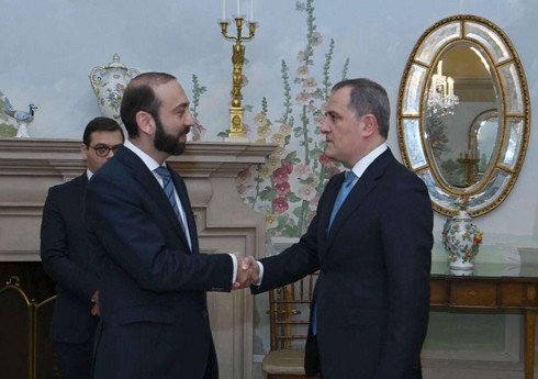 Azərbaycan və Ermənistan XİN-lərinə sərhədlərin delimitasiyası üzrə komissiyanın iclasının keçirilməsi təlimatı verilib Azərbaycan və Ermənistan XİN-lərinə sərhədlərin delimitasiyası üzrə komissiyanın iclasının keçirilməsi təlimatı verilib