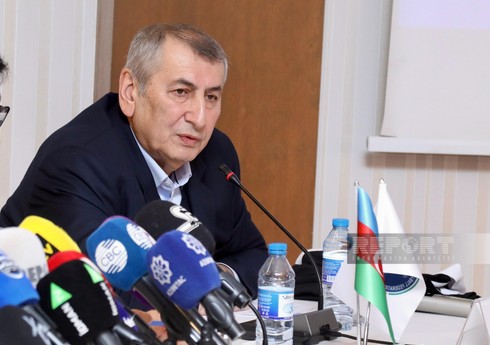 Azərbaycan voleybol millisinin baş məşqçisi: 