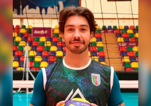 Azərbaycan yığmasının voleybolçusu: 