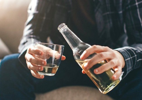 Azərbaycanda alkoqolizm və narkomaniya diaqnozları qoyulmuş gənclərin sayı açıqlanıb