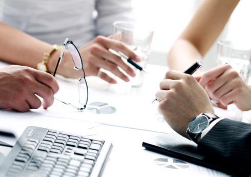 Azərbaycanda kommersiya qurumlarının sayı 10 % artıb