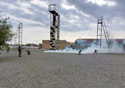Azərbaycanda səfərdə olan Tacikistanın müdafiə naziri hərbi hissəni ziyarət edib