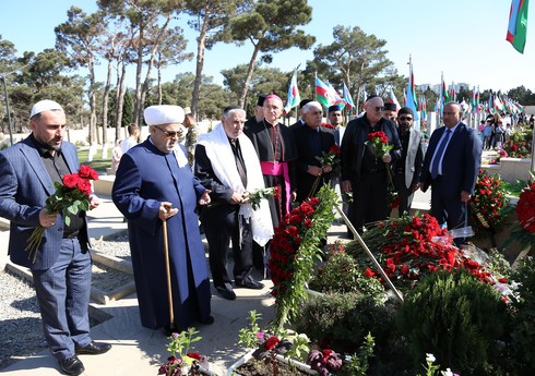 Azərbaycandakı dini konfessiya rəhbərləri II Şəhidlər xiyabanını ziyarət edib
