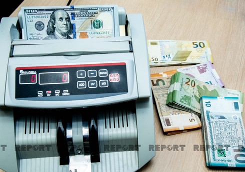 Azərbaycandakı valyuta hərraclarındakı satış 43% azalıb