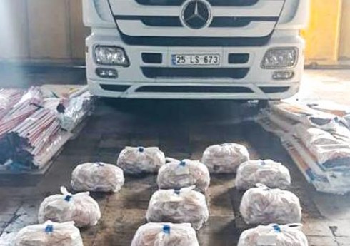 Azərbaycandan Türkiyəyə plastik məmulatlar aparan avtomobildə psixotrop maddələr aşkarlanıb
