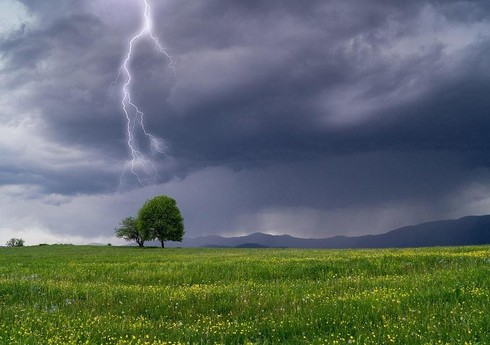 Azərbaycanın bəzi ərazilərində şimşək çaxıb, leysan yağıb, Gəncəçay-Zurnabad çayından sel keçib Azərbaycanın bəzi ərazilərində şimşək çaxıb, leysan yağıb, Gəncəçay-Zurnabad çayından sel keçib