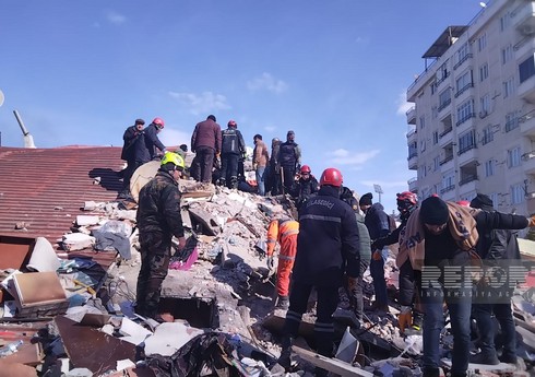 Azərbaycanın xilasediciləri dağıntılar altından daha bir gəncin meyitini çıxarıb