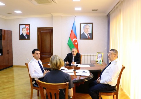 Baş prokuror Bakının Xətai rayonunda vətəndaşları qəbul edib Baş prokuror Bakının Xətai rayonunda vətəndaşları qəbul edib