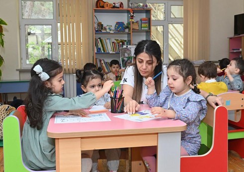 Bağça müəllimlərinin sertifikatlaşdırmadan keçməsinə dair qanun təsdiqlənib Bağça müəllimlərinin sertifikatlaşdırmadan keçməsinə dair qanun təsdiqlənib