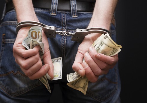 Bakı avtovağzalında çantadan 500 manat və 4 min dollar oğurlanıb