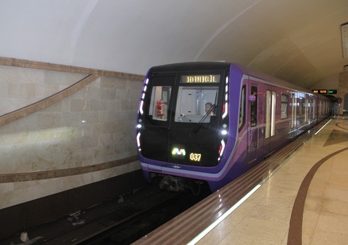 Bakı metrosunda qatar yoluna düşən şəxsin vəziyyəti açıqlanıb - YENİLƏNİB-3