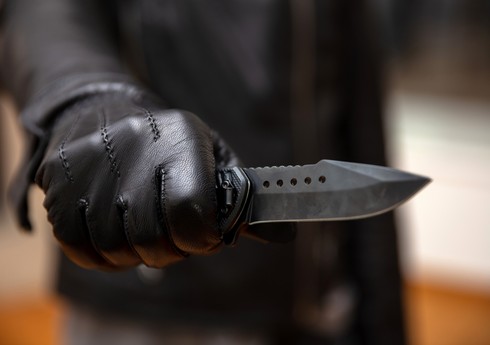 Bakı sakini bıçaqlanıb, telefonu əlindən alınıb Bakı sakini bıçaqlanıb, telefonu əlindən alınıb