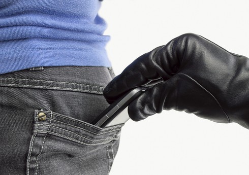 Bakı sakininin 5000 manatlıq telefonu oğurlanıb Bakı sakininin 5000 manatlıq telefonu oğurlanıb