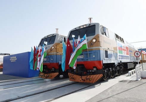 Bakı-Tbilisi-Qars dəmir yolu xətti ilə yük daşımaları 1 milyon tonu keçib