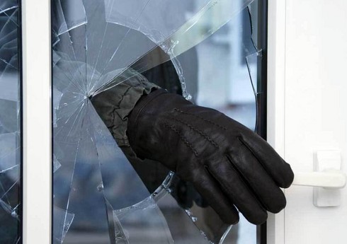 Bakıda 2 500 manat dəyərində fotoaparat oğurlanıb