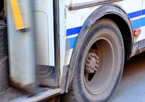 Bakıda 3 saylı sərnişin avtobusu qəzaya düşüb, xəsarət alan var