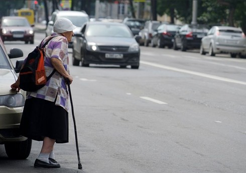 Bakıda 71 yaşlı qadın yol-nəqliyyat hadisəsində ağır xəsarət alıb