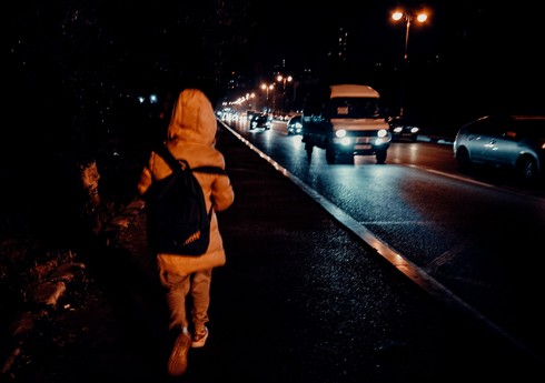 Bakıda avtomobil 14 yaşlı yeniyetməni vurub