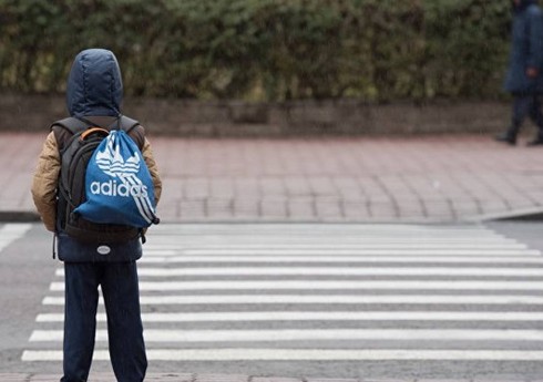 Bakıda avtomobil 6 yaşlı uşağı vurub Bakıda avtomobil 6 yaşlı uşağı vurub