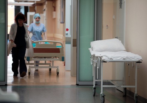 Bakıda avtomobillə vurulan gənc ağır xəsarət alıb