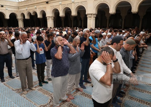 Bakıda bayram namazı qılınır