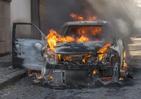 Bakıda “Chevrolet” yanıb