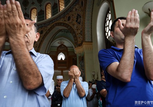 Bakıda Cümə namazında Azərbaycanın İrandakı səfirliyinə edilən terror hücumu pislənilib