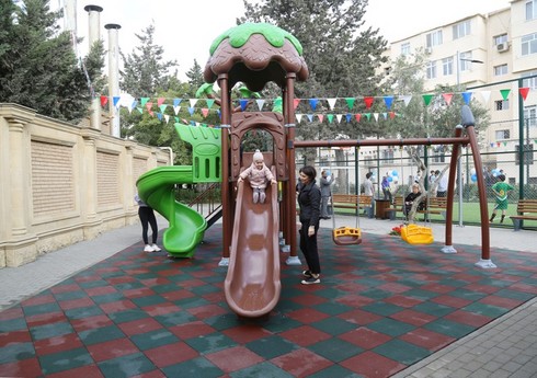 Bakıda daha bir həyət abadlaşdırılıb Bakıda daha bir həyət abadlaşdırılıb