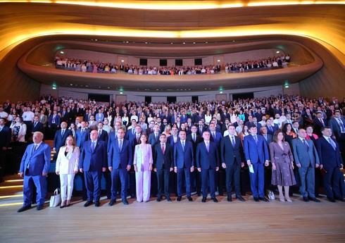Bakıda Dünyadakı Azərbaycanlı Təbiblərin Simpoziumu öz işinə başlayıb