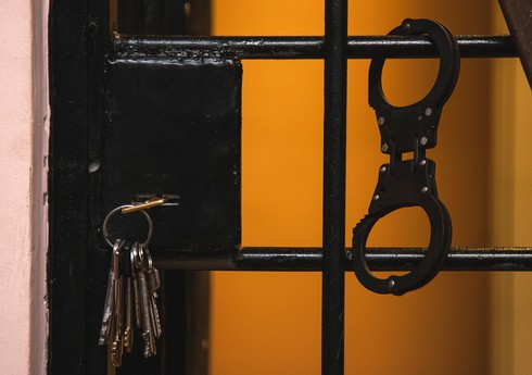 Bakıda ögey atasını qətlə yetirməkdə şübhəli bilinən 21 yaşlı gənc saxlanılıb - YENİLƏNİB