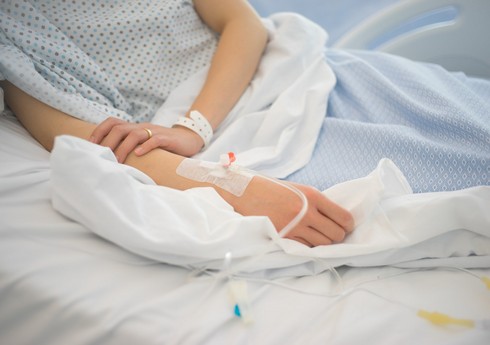 Bakıda gənc qızı avtomobil vurub