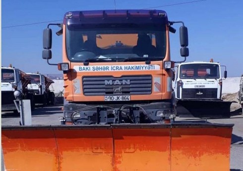 Bakıda gözlənilən qarlı havaya görə maşın və xüsusi texnikalar hazır vəziyyətə gətirilib