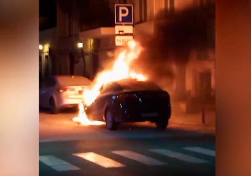 Bakıda “KİA” avtomobili yanıb