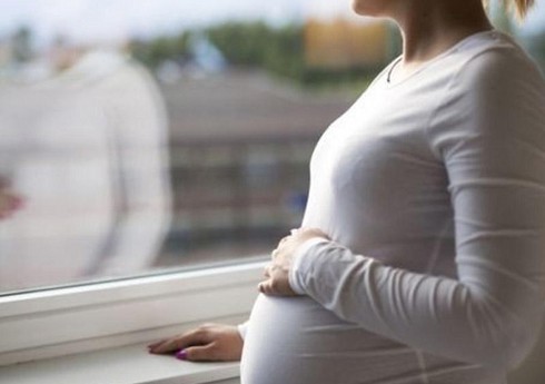 Bakıda kişi hamilə arvadına 3 bıçaq zərbəsi vurub