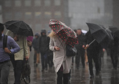 Bakıda külək güclənib, bəzi yerlərdə yağış yağıb - FAKTİKİ HAVA