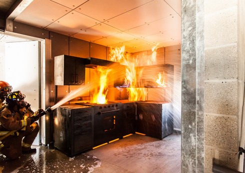 Bakıda çoxmərtəbəli binada yanğın söndürülüb - YENİLƏNİB