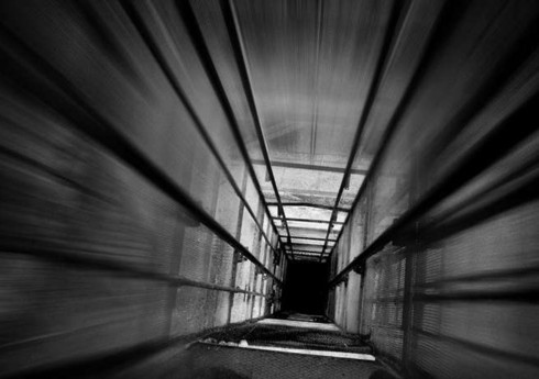 Bakıda çoxmərtəbəli yaşayış binalarının birində liftin trosu qırılıb, xəsarət alanlar var