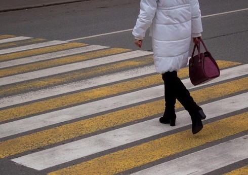 Bakıda qadın yol qəzasında ağır xəsarət alıb